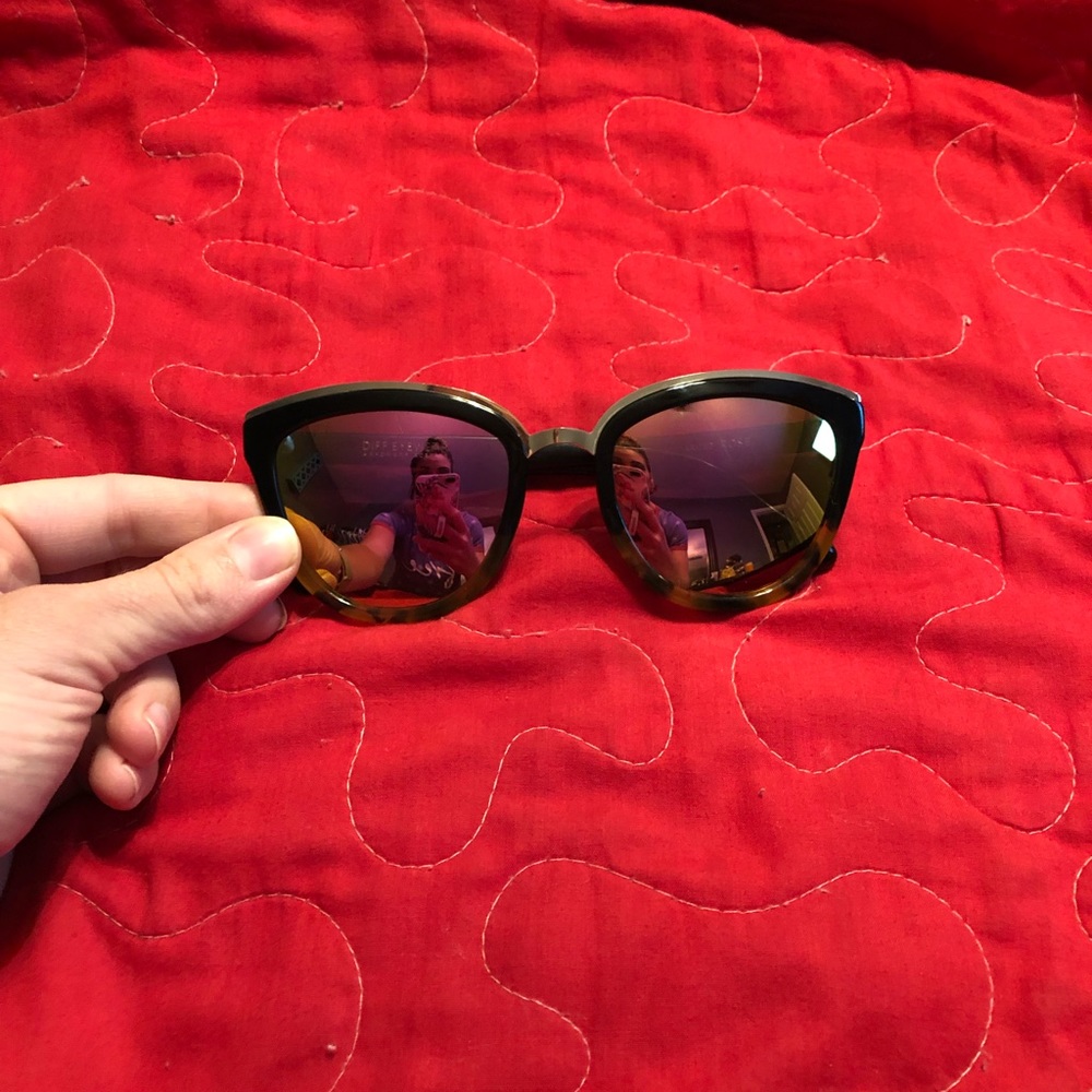 Diff Rose style sunglasses